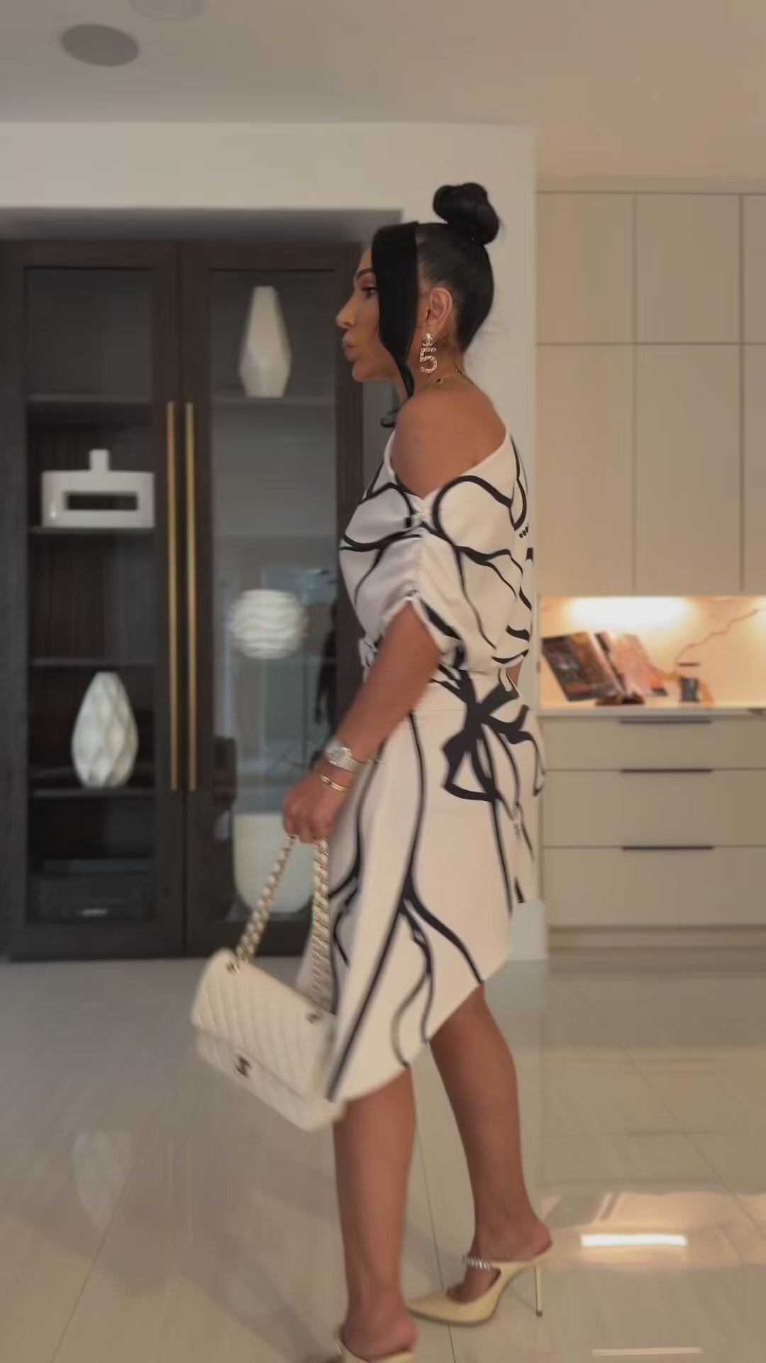 Doby (Cream/Black Dress)